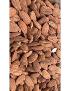 Almendra natural con piel