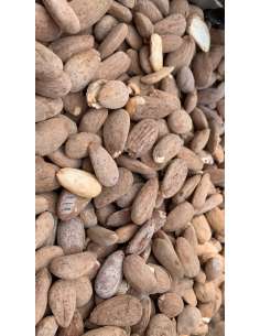 Amendra con piel tostada